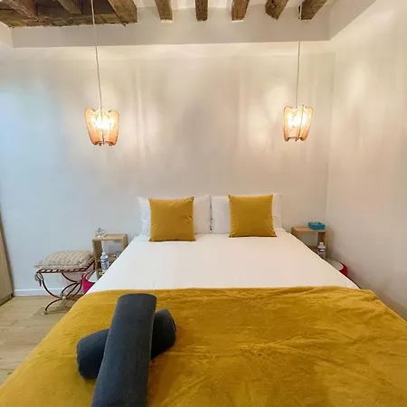 Cocoon Gallery לינה וארוחת בוקר
