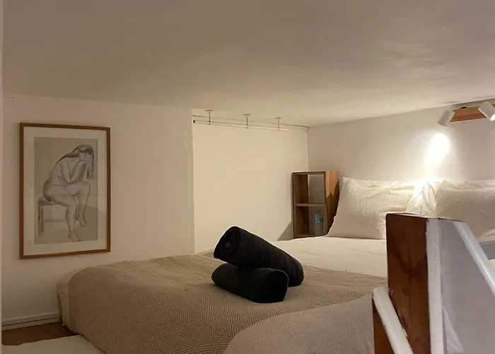 Cocoon Gallery Bed & Breakfast Paris